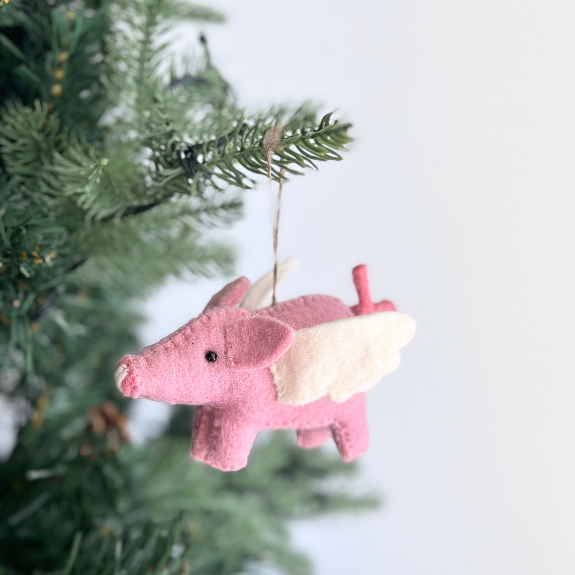 Felt flying pig ornament - Après NJ