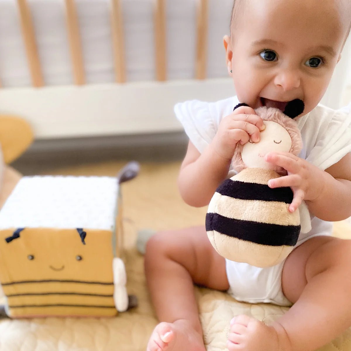 Honey Bee Chime Activity Toy - Après NJ