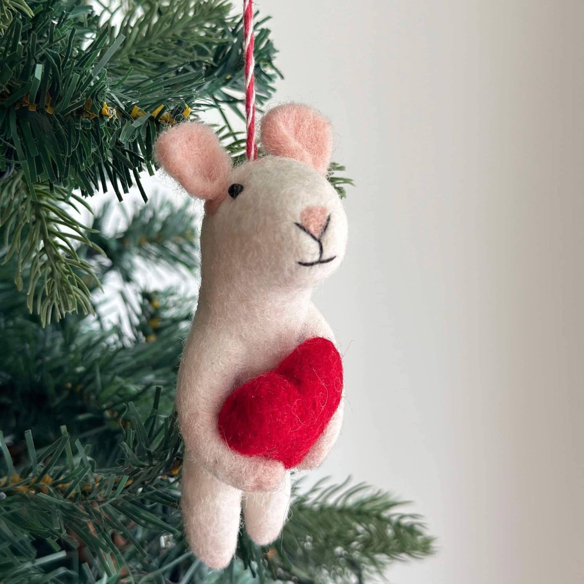 Mouse Holding Heart Ornament - Après NJ
