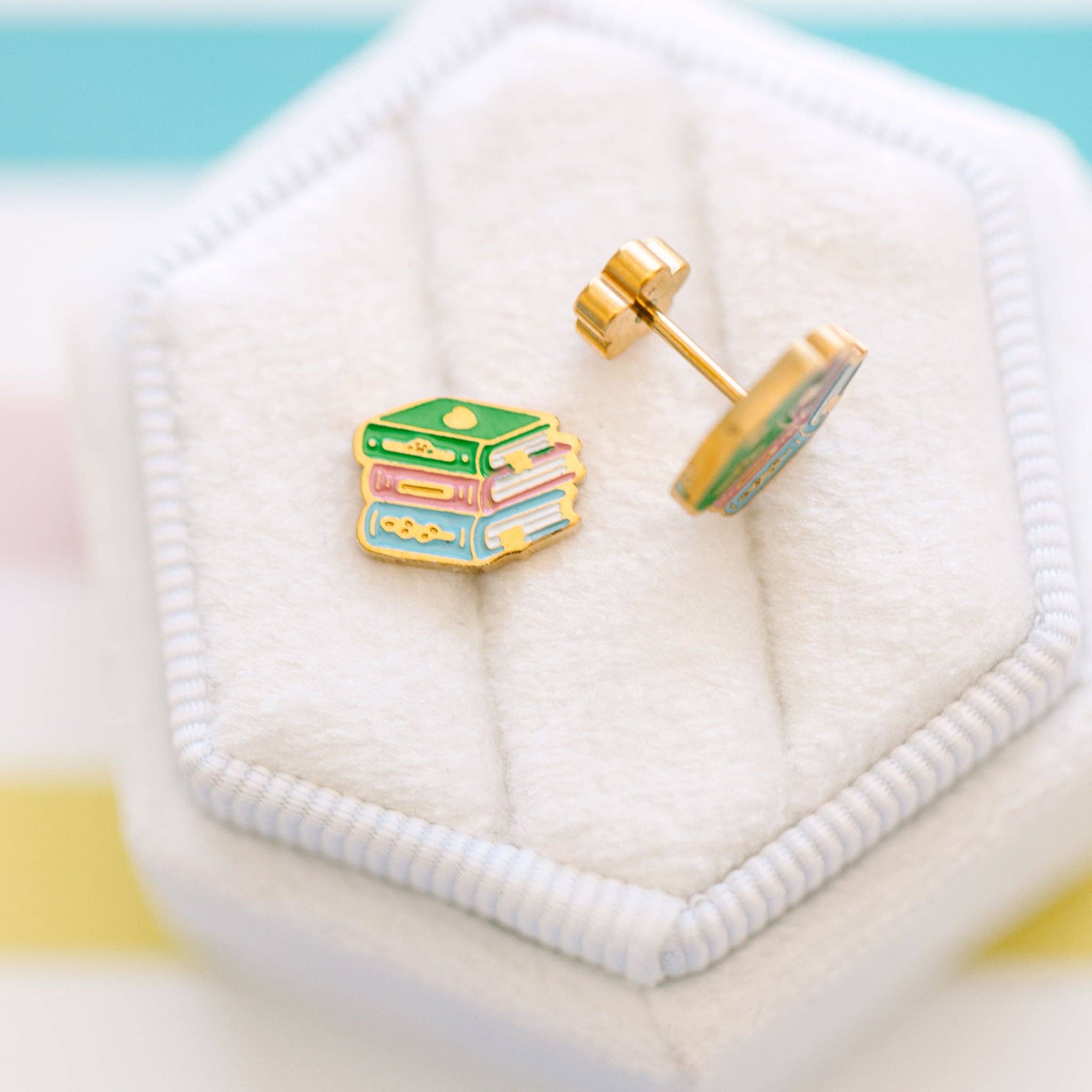 Stack of Books Earrings - Après NJ
